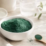 spiruline et fer poudre bleu-verte pour lutter contre la carence